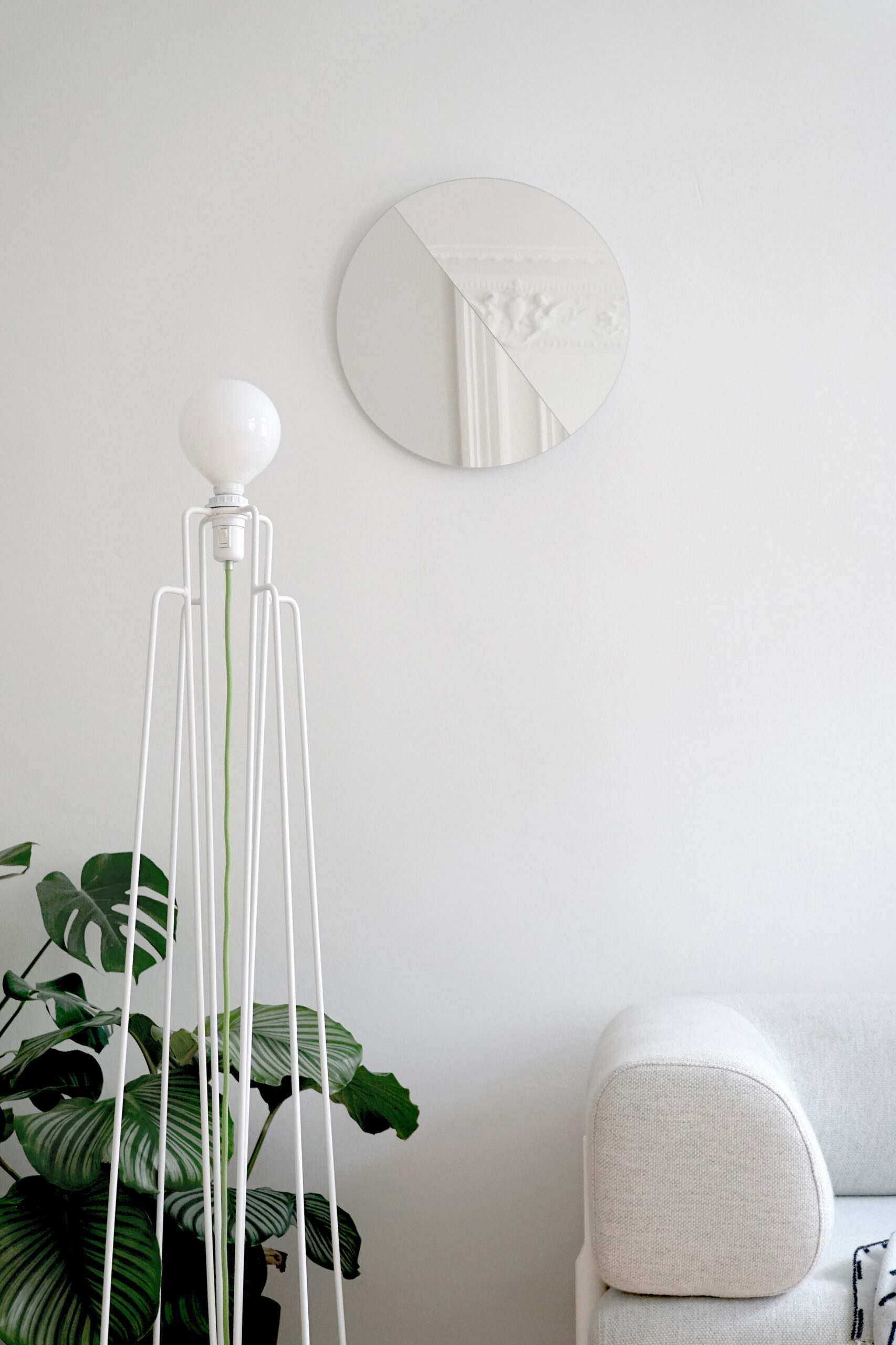 Lampadaire Model 1 en acier au design industriel par Grupa Lampadaire Model 1 en acier au design industriel par Grupa