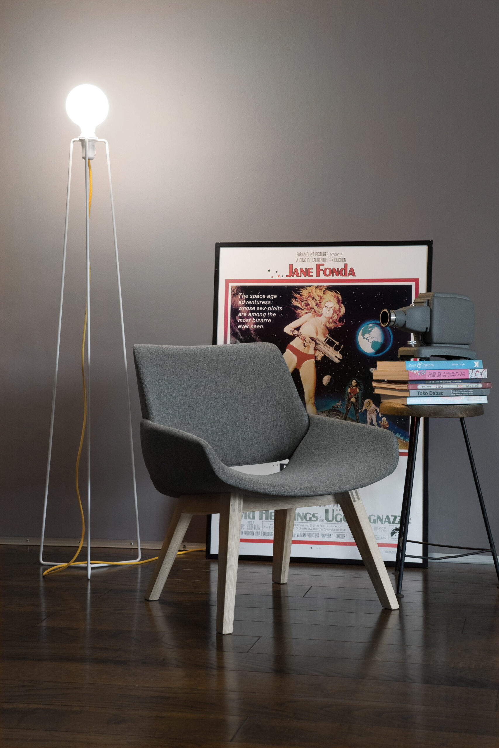 Lampadaire Model 3 en acier au design industriel par Grupa Lampadaire Model 3 en acier au design industriel par Grupa