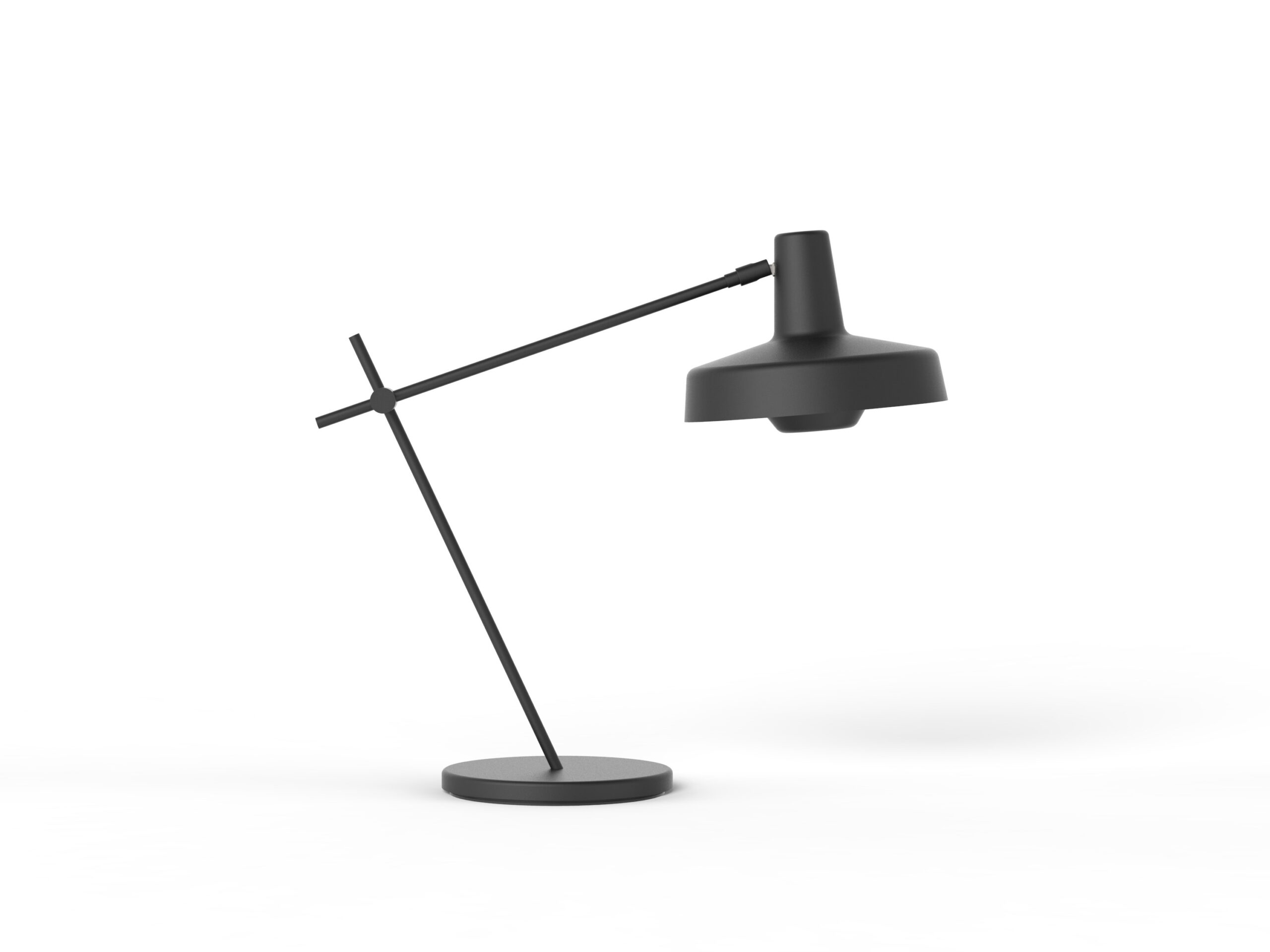 Lampe à poser Arigato palace en acier au design industriel par Grupa