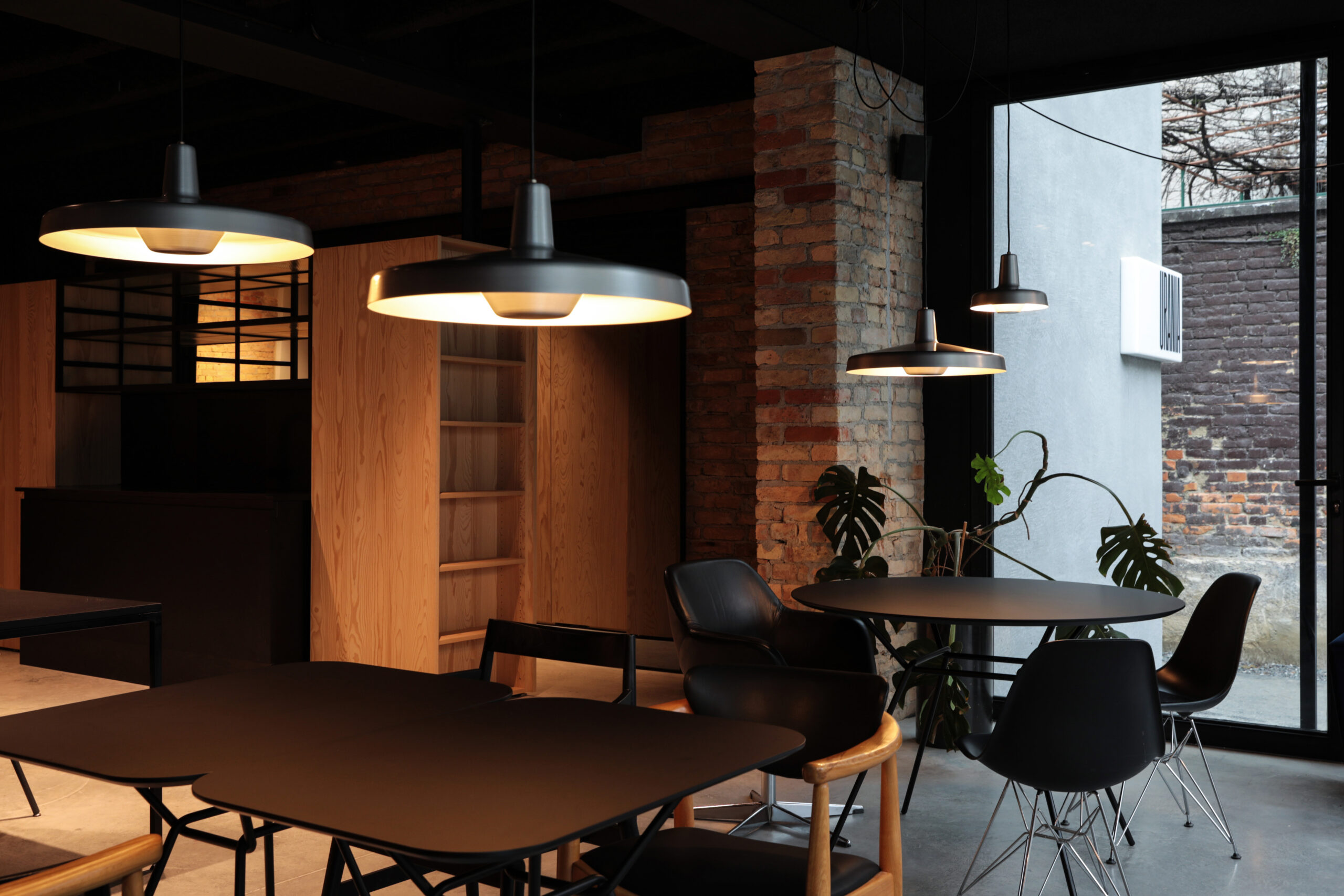 Suspension pendante 45 Arigato en acier au design industriel par Grupa Suspension pendante 45 Arigato en acier au design industriel par Grupa