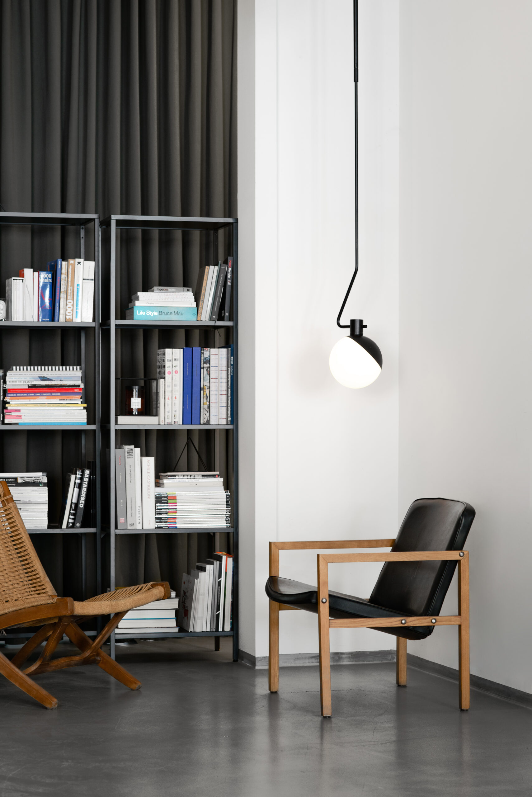 Plafonnier Baluna en acier au design industriel par Grupa