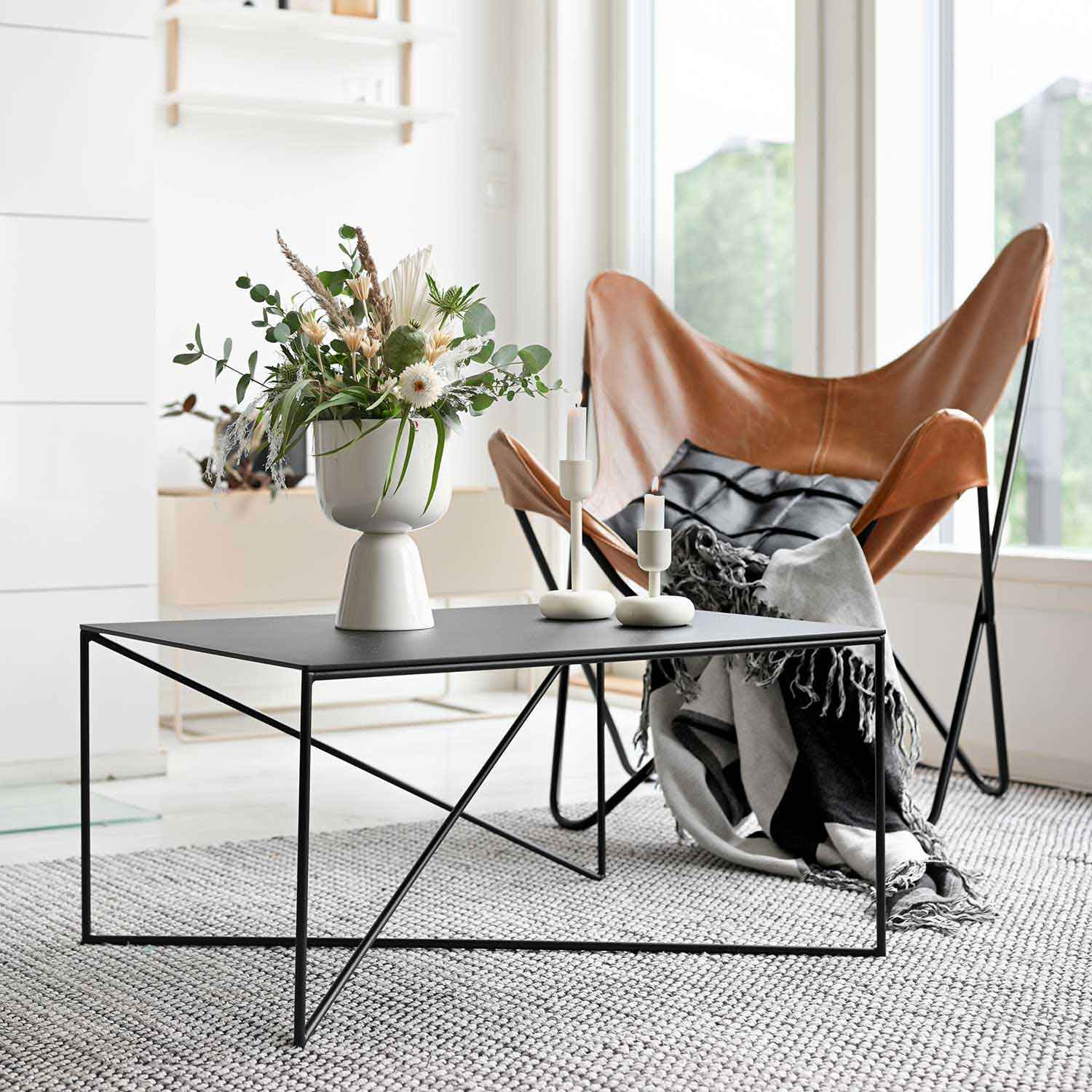 Table Dot en acier au design industriel par Grupa Table Dot en acier au design industriel par Grupa