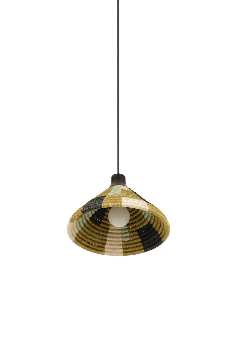 Suspension Parrot en fibre d’abaca au design naturel par Jette Scheib x Forestier Suspension Parrot en fibre d’abaca au design naturel par Jette Scheib x Forestier