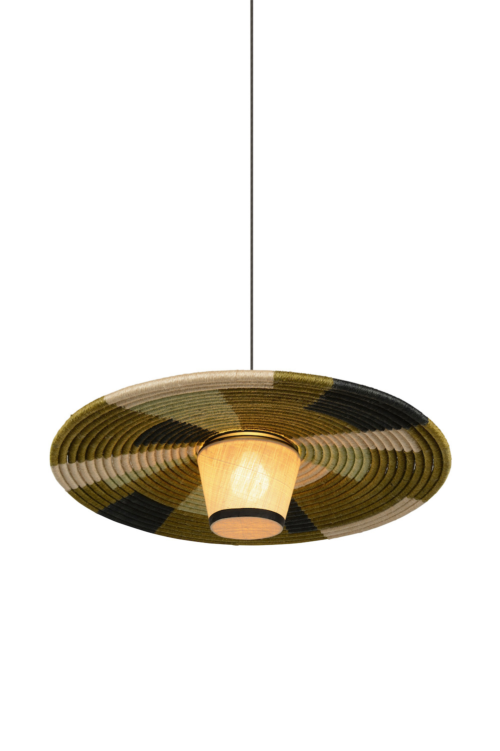 Suspension Parrot en fibre d’abaca au design naturel par Jette Scheib x Forestier Suspension Parrot en fibre d’abaca au design naturel par Jette Scheib x Forestier