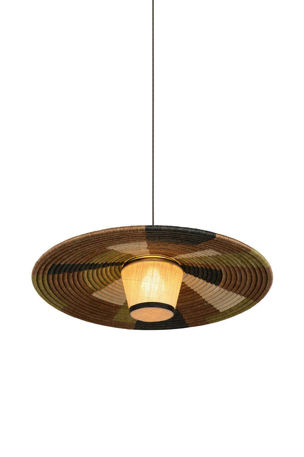 Suspension Parrot en fibre d’abaca au design naturel par Jette Scheib x Forestier Suspension Parrot en fibre d’abaca au design naturel par Jette Scheib x Forestier