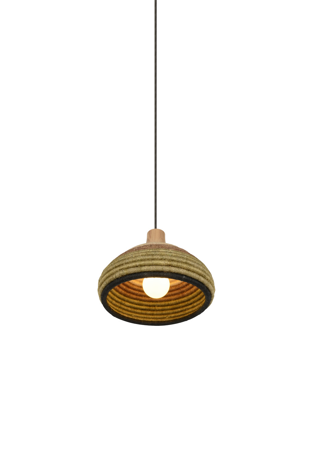 Suspension Grass en fibre d’abaca au design naturel par Jette Scheib x Forestier Suspension Grass en fibre d’abaca au design naturel par Jette Scheib x Forestier