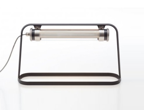Lampe à poser Astrup en aluminium au design industriel par Sammode Lampe à poser Astrup en aluminium au design industriel par Sammode