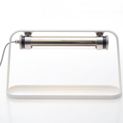 Lampe à poser Astrup en aluminium au design industriel par Sammode Lampe à poser Astrup en aluminium au design industriel par Sammode