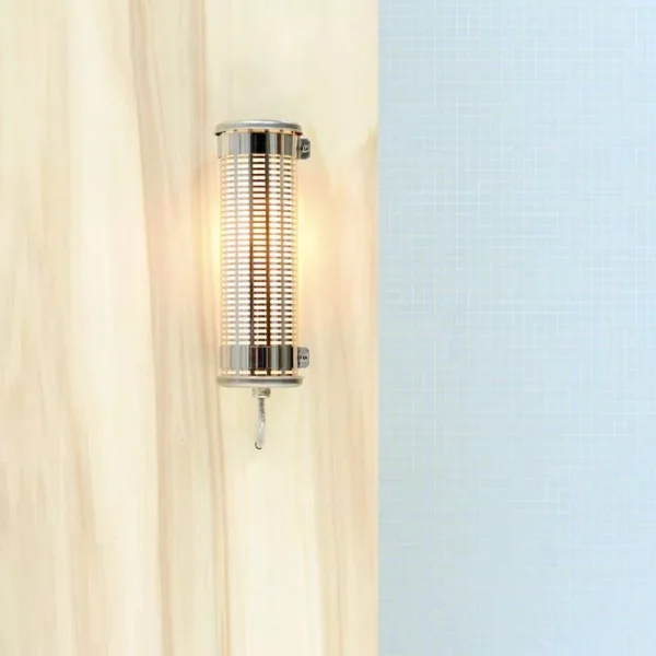 Applique Gude en inox au design industriel par Sammode