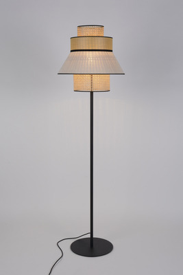 Lampadaire extérieur Singapour en cannage & tissus Sunbrella par Market Set Lampadaire extérieur Singapour en cannage & tissus Sunbrella par Market Set