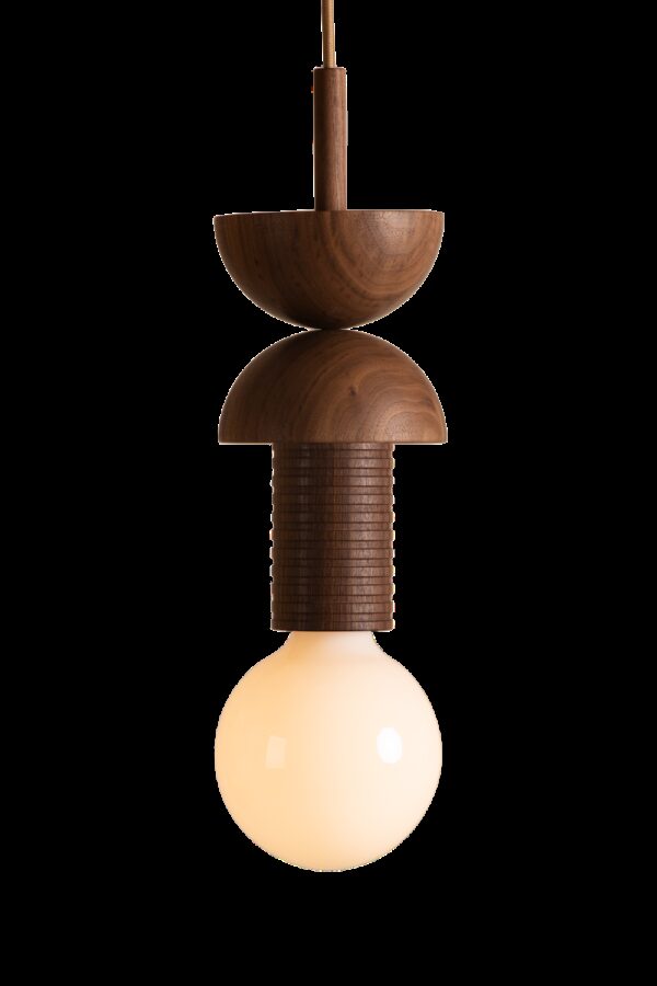 Suspension Junit Copla en noyer au design scandinave par Julia Jessen x Schneid Lighting