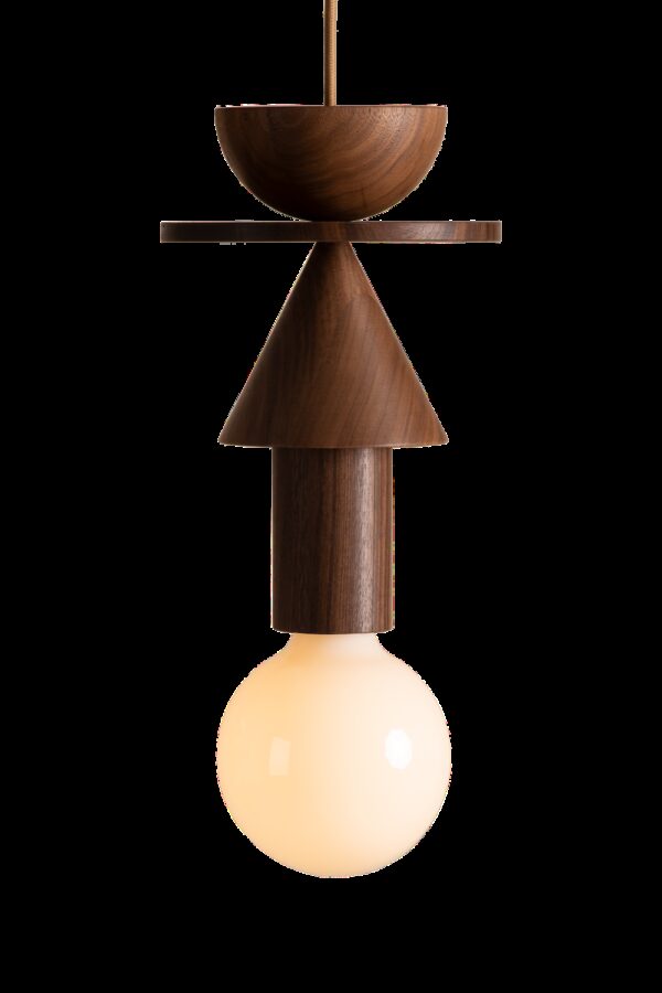 Suspension Junit Stanza en noyer au design scandinave par Julia Jessen x Schneid Lighting