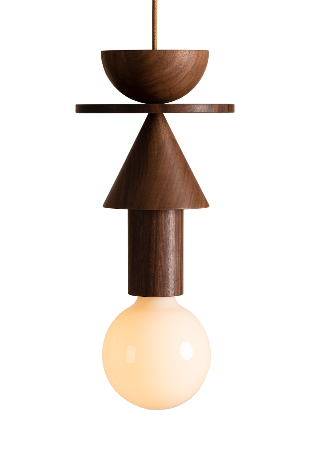 Suspension Junit Stanza en noyer au design scandinave par Julia Jessen x Schneid Lighting
