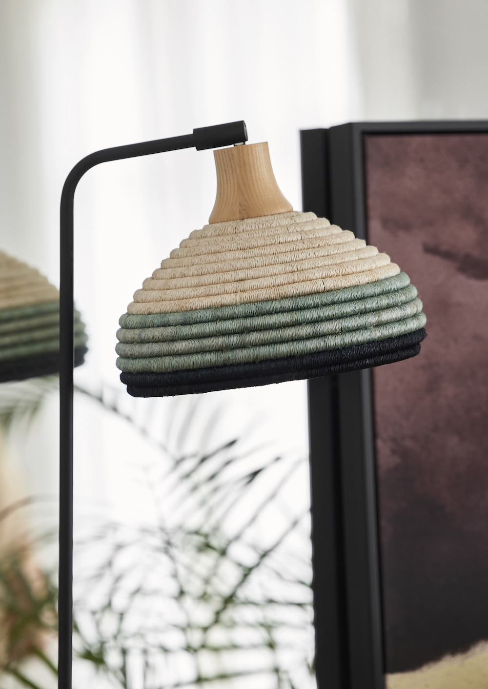 Lampe à poser Grass en fibre d’abaca au design naturel par Jette Scheib x Forestier Lampe à poser Grass en fibre d’abaca au design naturel par Jette Scheib x Forestier