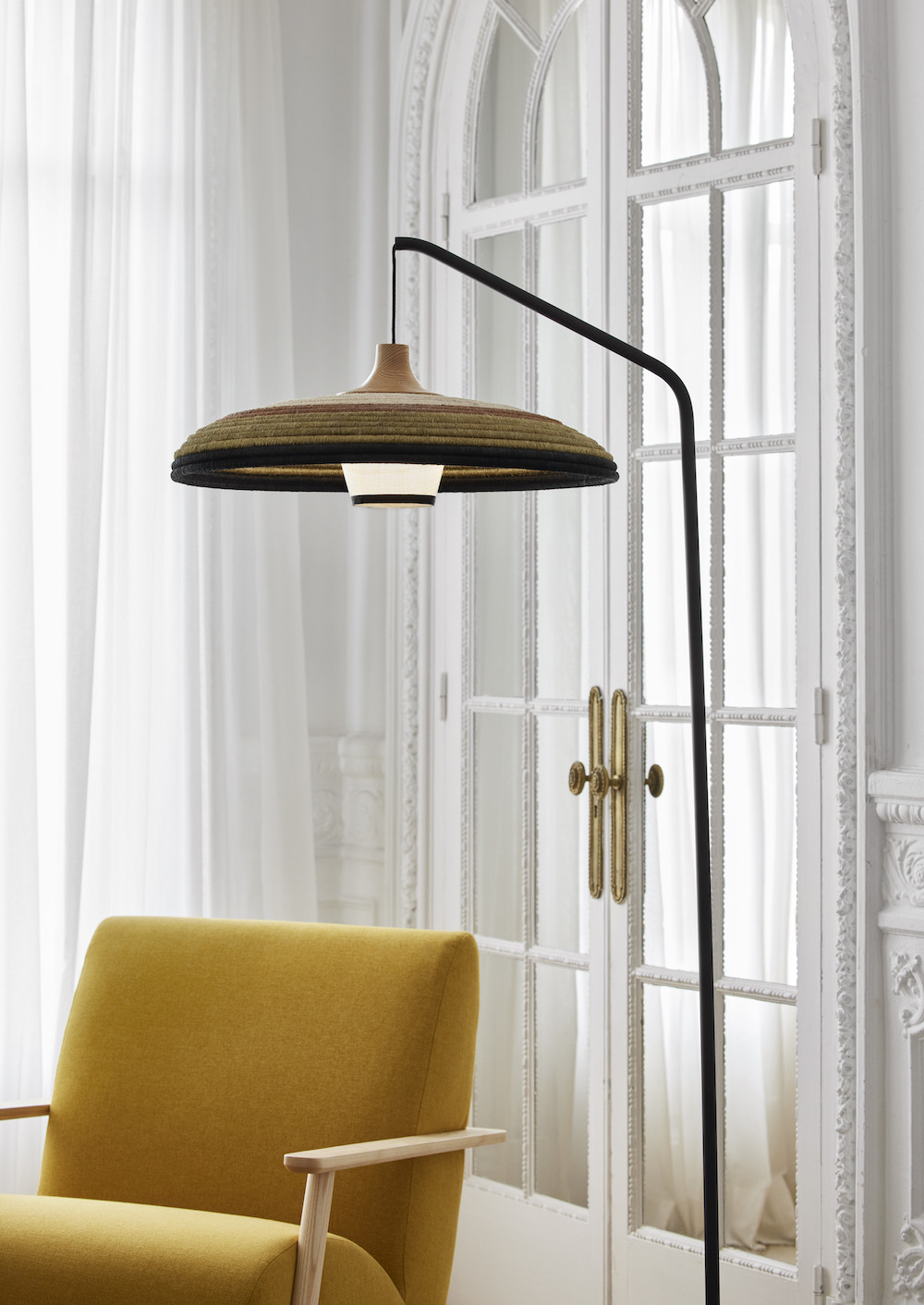 Lampadaire Grass en fibre d’abaca au design naturel par Jette Scheib x Forestier Lampadaire Grass en fibre d’abaca au design naturel par Jette Scheib x Forestier