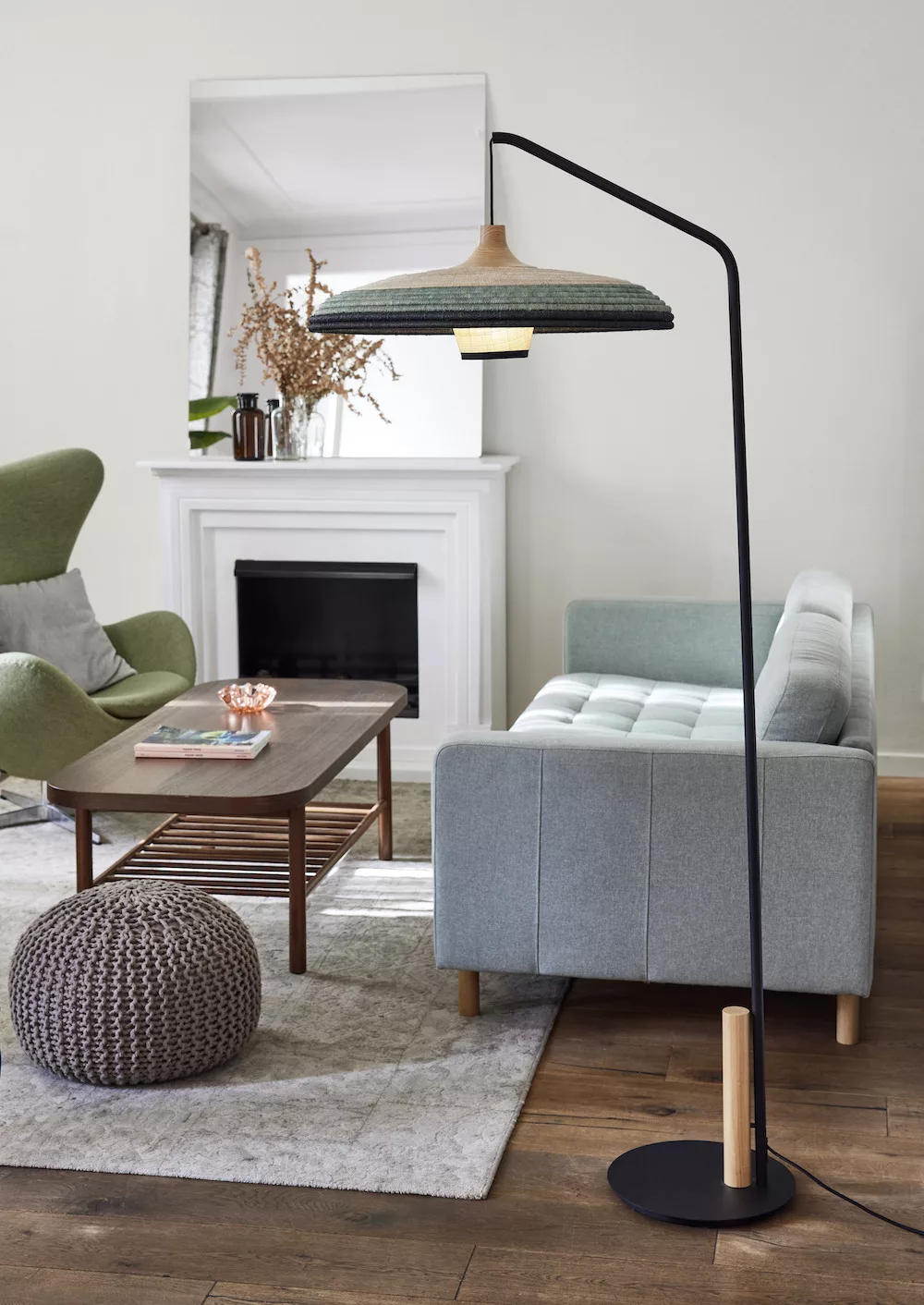 Lampadaire Grass en fibre d’abaca au design naturel par Jette Scheib x Forestier Lampadaire Grass en fibre d’abaca au design naturel par Jette Scheib x Forestier
