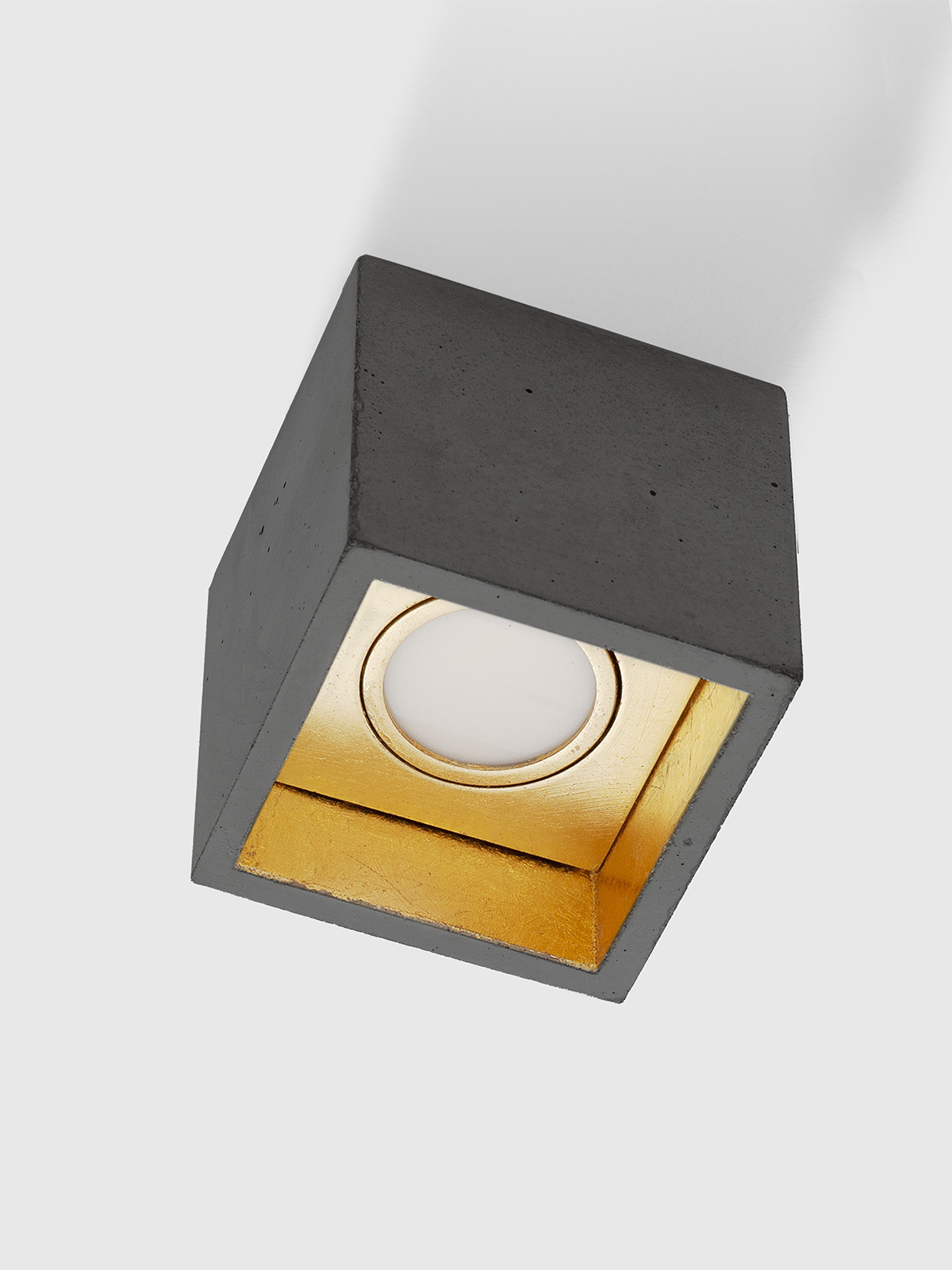 Plafonnier Design B7 Cubic en gris foncé en béton par Stefan Gant x Gant Light Plafonnier Design B7 Cubic en gris foncé en béton par Stefan Gant x Gant Light
