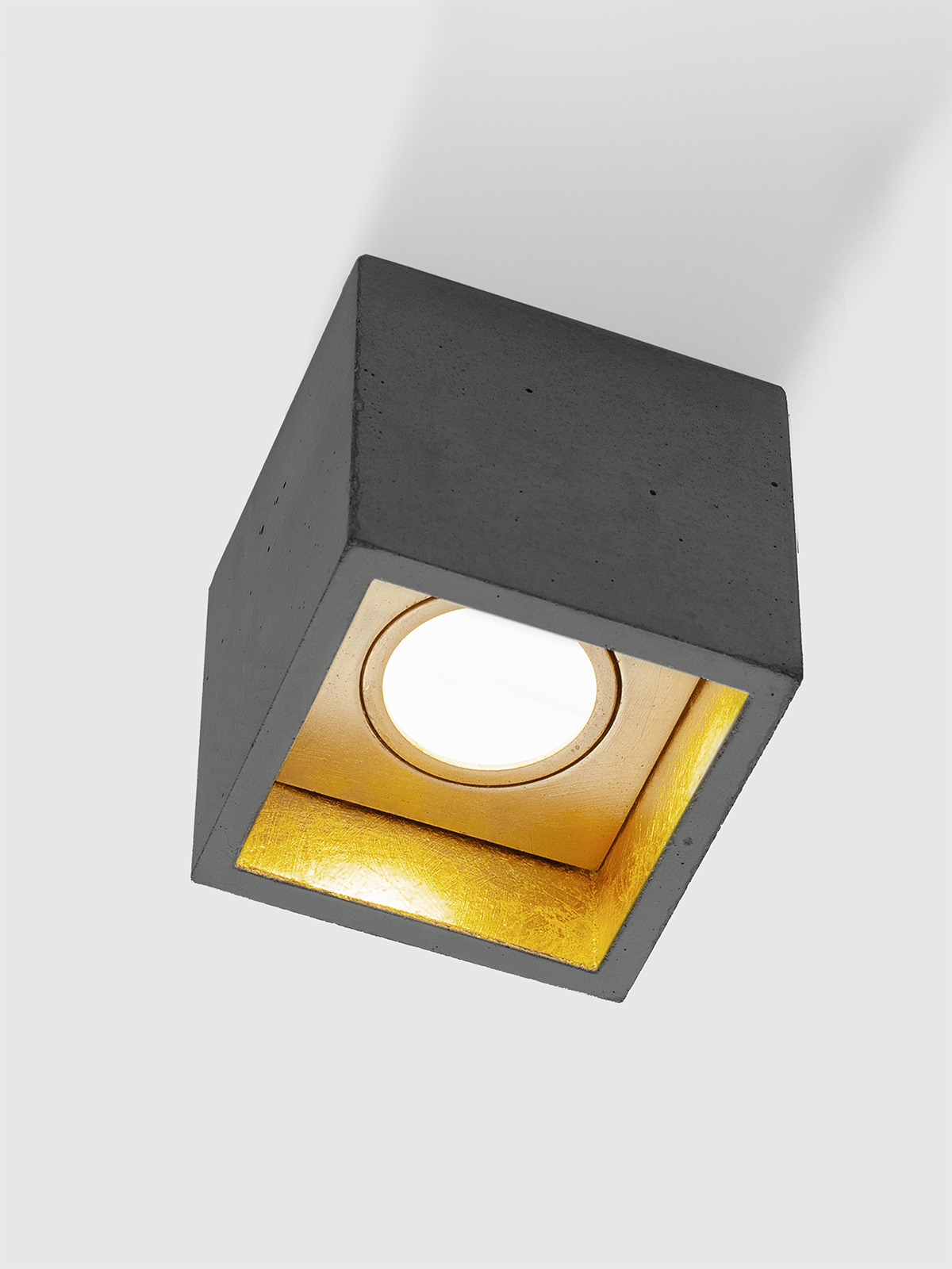Plafonnier Design B7 Cubic en gris foncé en béton par Stefan Gant x Gant Light Plafonnier Design B7 Cubic en gris foncé en béton par Stefan Gant x Gant Light