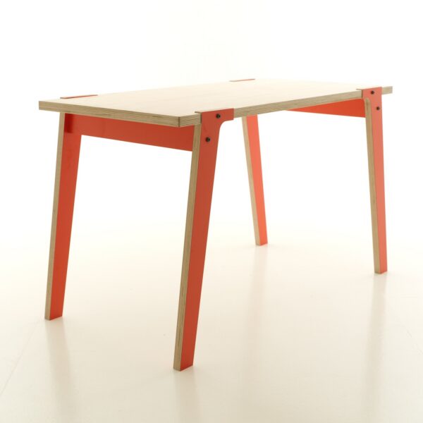 Table Switch petite en bois au design contemporain