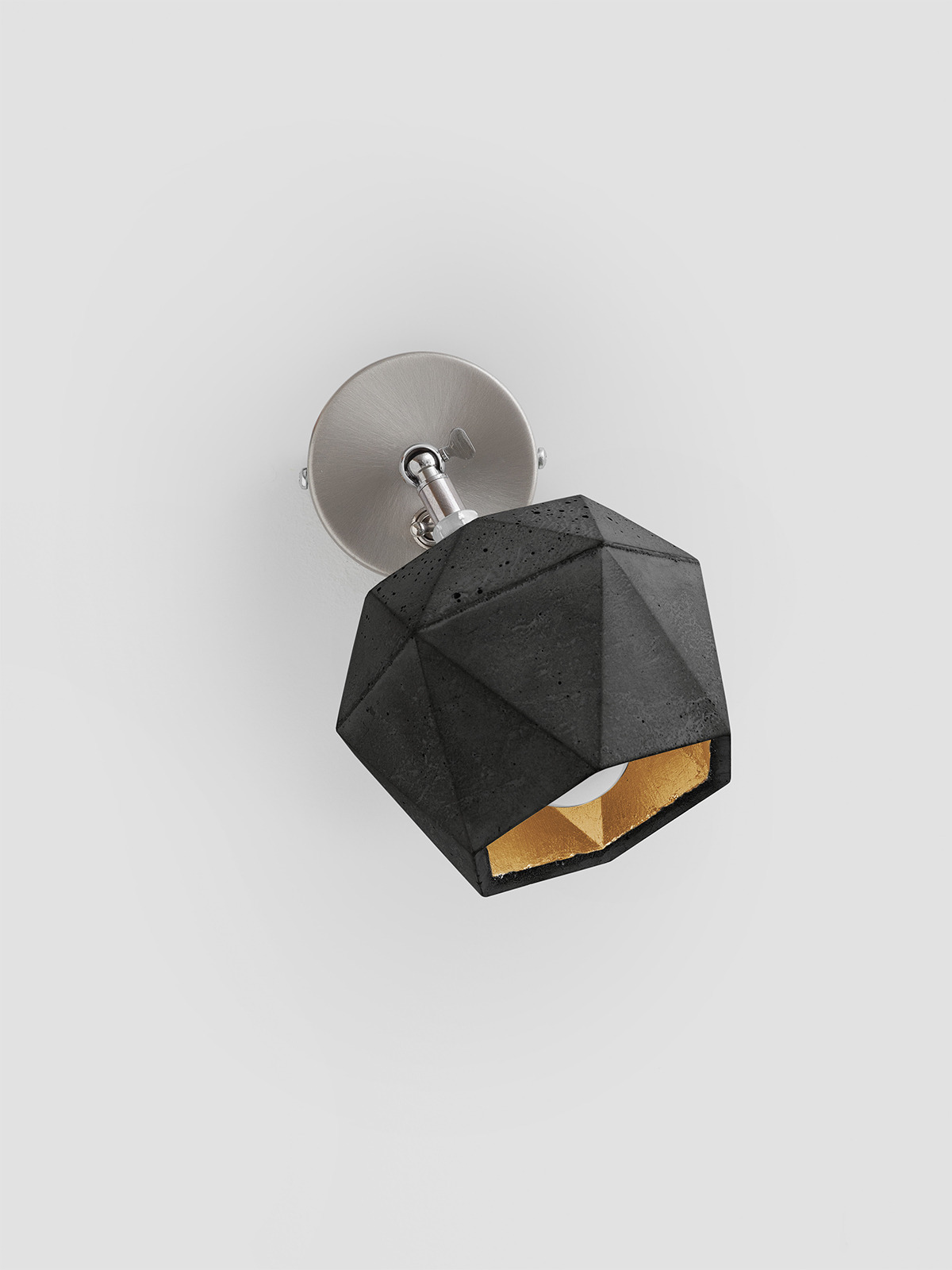 Applique spot Design T2 Triangle en béton foncé par Stefan Gant x Gant light Applique spot Design T2 Triangle en béton foncé par Stefan Gant x Gant light