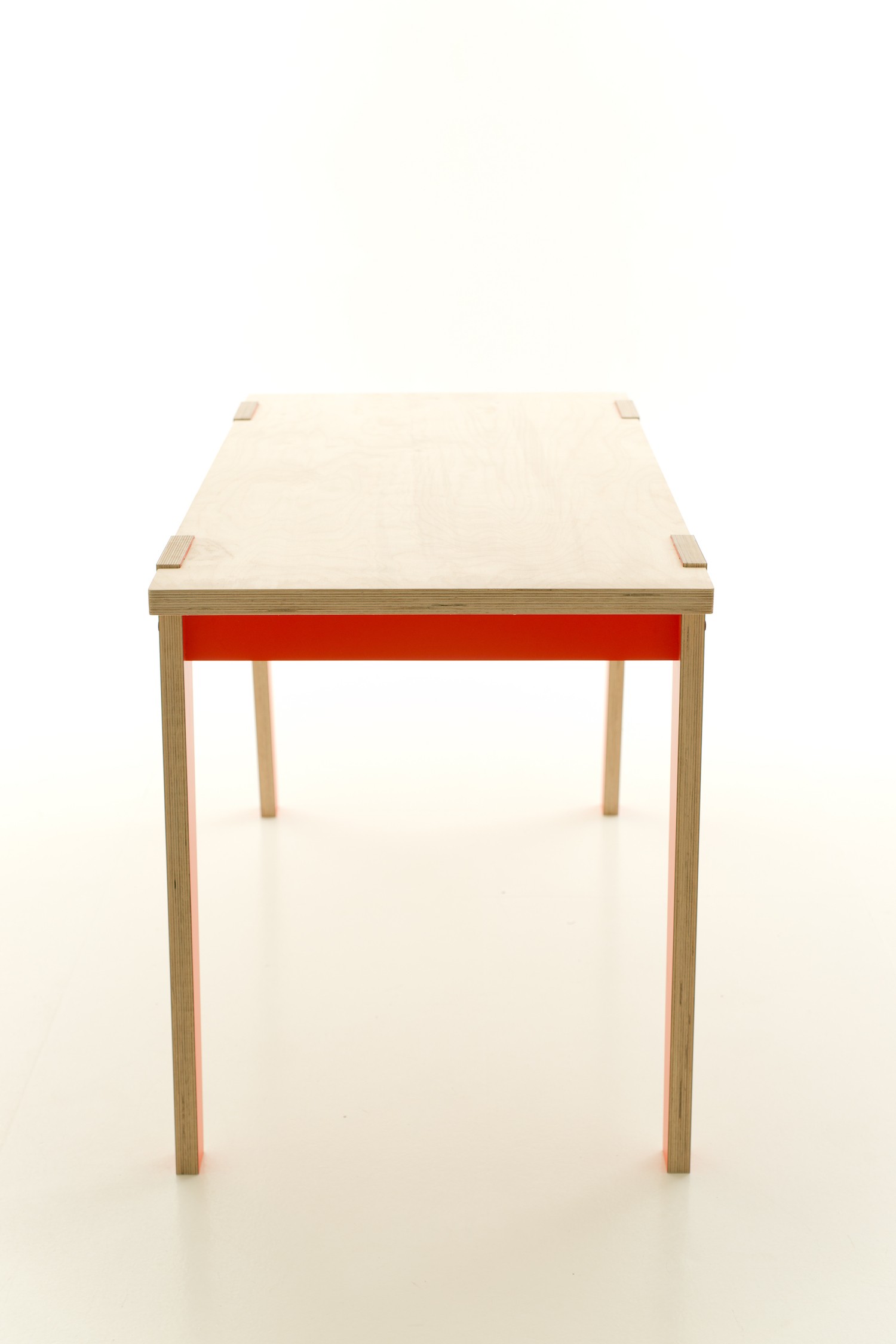 Table Switch M (1m50) en bois au design contemporain Table Switch petite en bois au design contemporain
