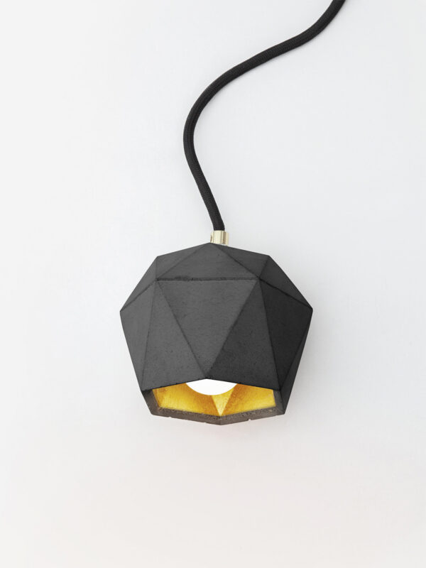 Lampe béton : luminaires en béton brut ou poli Lampe à poser Design T2 Triangle en béton foncé par Stefan Gant x Gant light