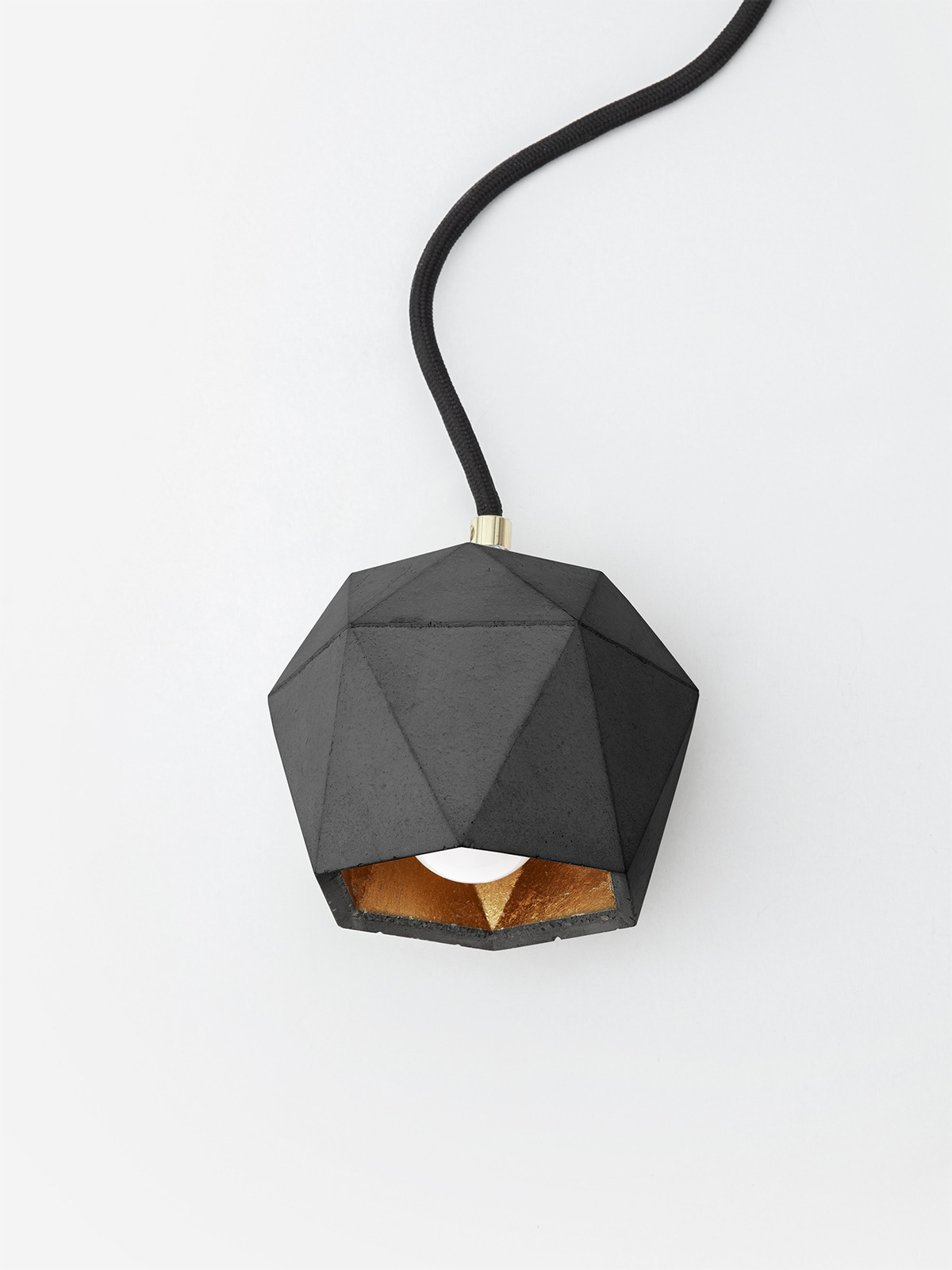 Lampe à poser Design T2 Triangle en béton foncé par Stefan Gant x Gant light Lampe à poser Design T2 Triangle en béton foncé par Stefan Gant x Gant light