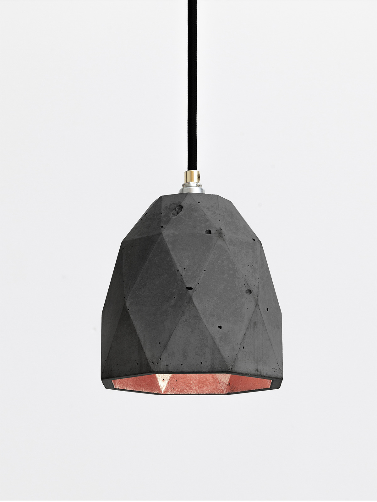 Suspension Design T1 Triangle Noir en béton par Stefan Gant x Gant lights Suspension Design T1 Triangle Noir en béton par Stefan Gant x Gant lights