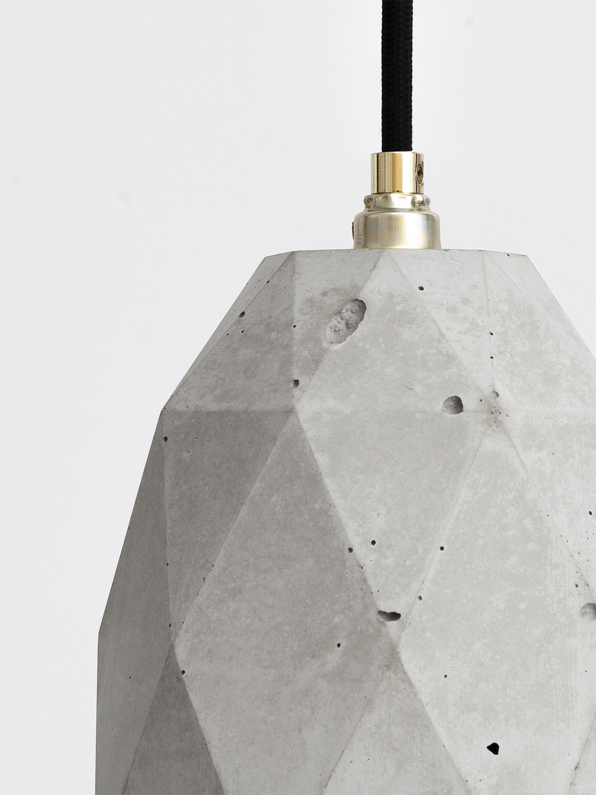 Suspension Design T1 Triangle en béton par Stefan Gant x Gant lights Suspension Design T1 Triangle en béton par Stefan Gant x Gant lights