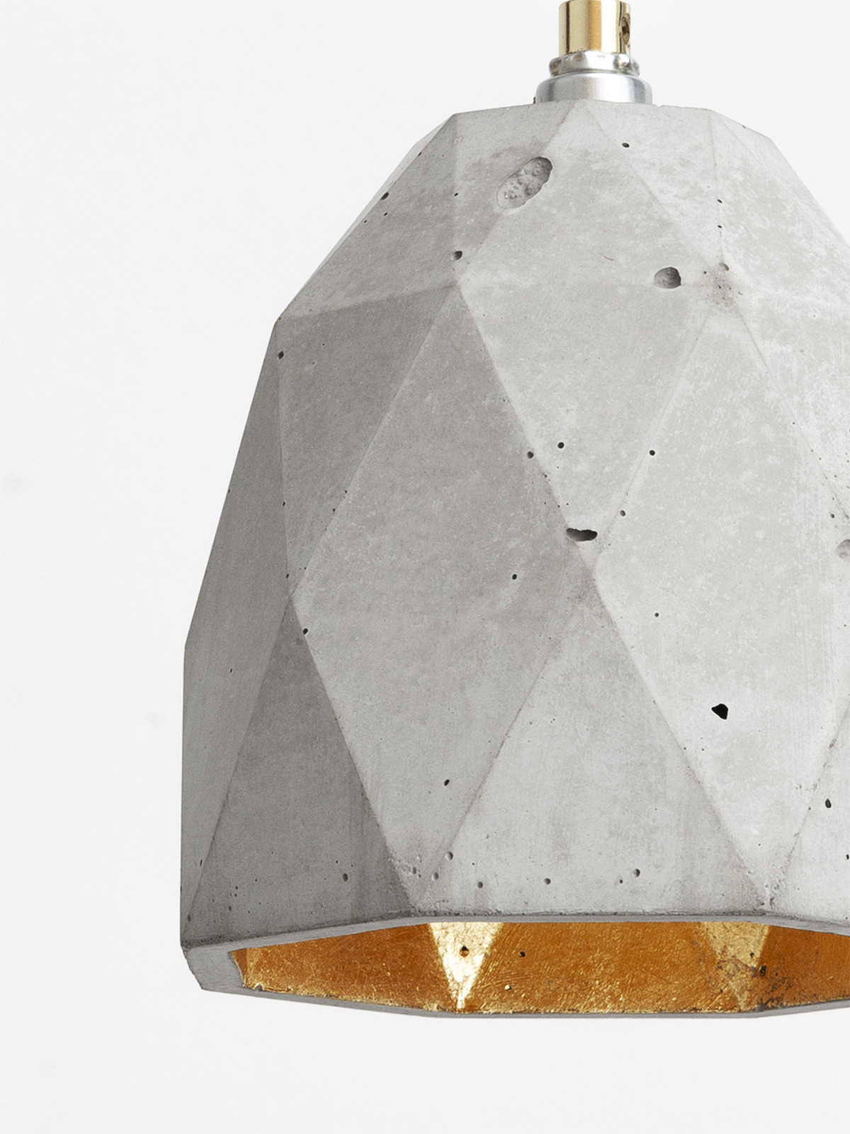 Suspension Design T1 Triangle en béton par Stefan Gant x Gant lights Suspension Design T1 Triangle en béton par Stefan Gant x Gant lights