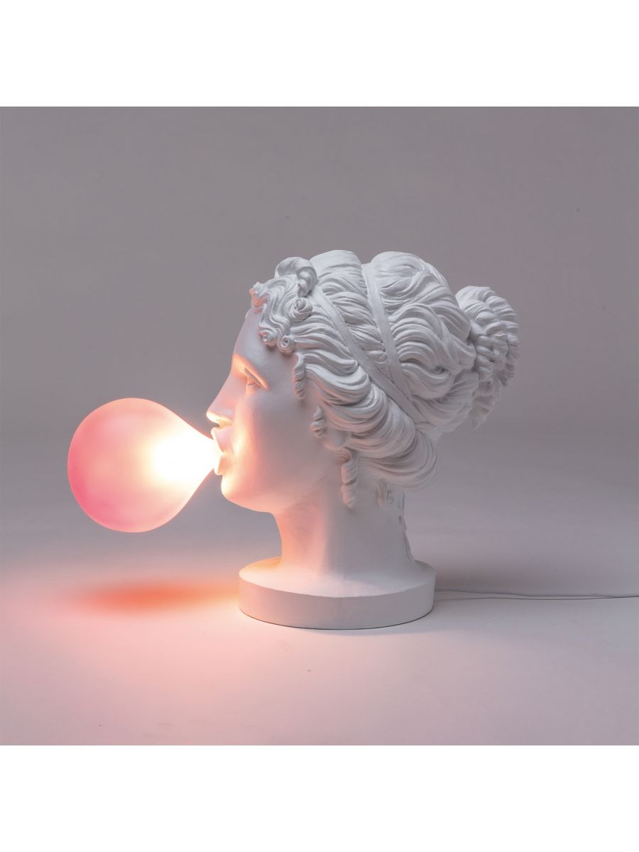 Lampe Grace Déesse grecque par UTO BALMORAL x Seletti Lampe à poser Grace en forme de déesse grecque en résine blanche par UTO BALMORAL x Seletti