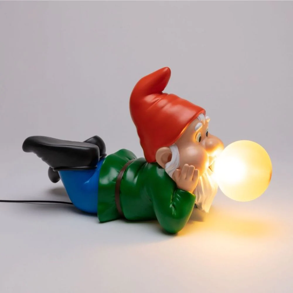 Lampe à poser Gummy dreaming en forme de nain de jardin en résine par UTO BALMORAL x Seletti