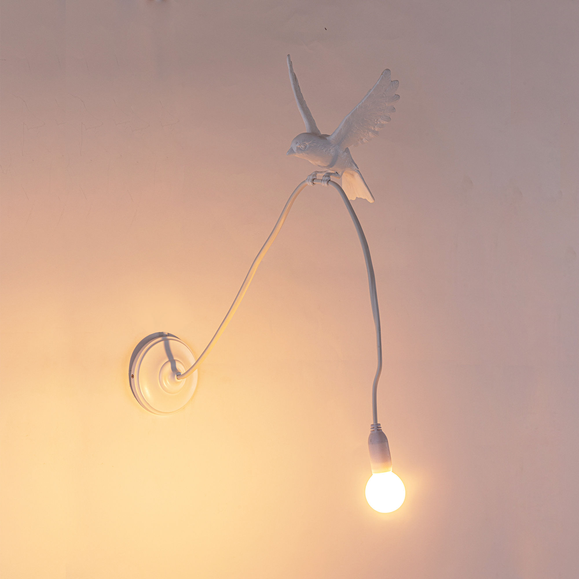 Applique murale Sparrow Landing en forme d'oiseau en résine par Marcantonio x Seletti