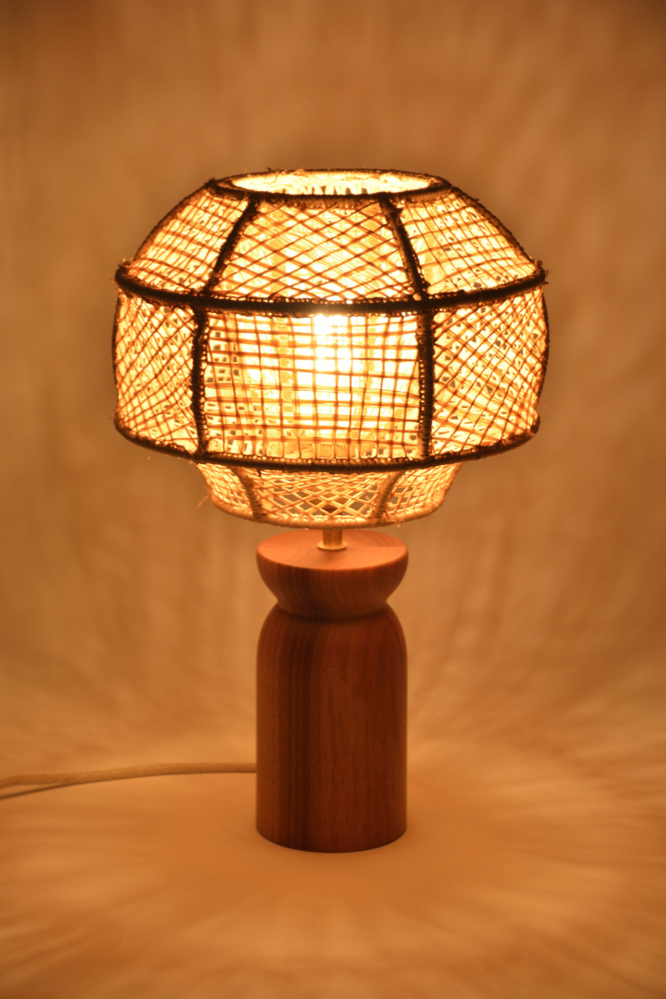Lampe à poser Odysee en raphia naturel par Market Set Lampe à poser Odysee en raphia naturel par Market Set