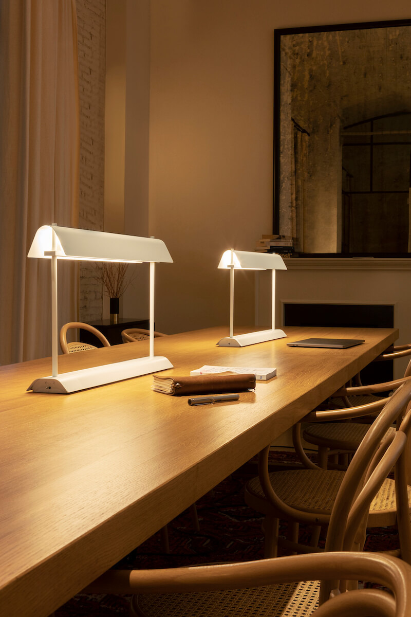 Lampe à poser Gada en métal par Boti de Dominicis Studio x Estiluz Lampe à poser Gada en métal par Boti de Dominicis Studio x Estiluz