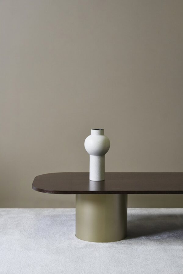 Table basse Arcadie en chêne fumé par Eno studio