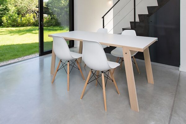 Table Flat S (1m50) en bois au design contemporain