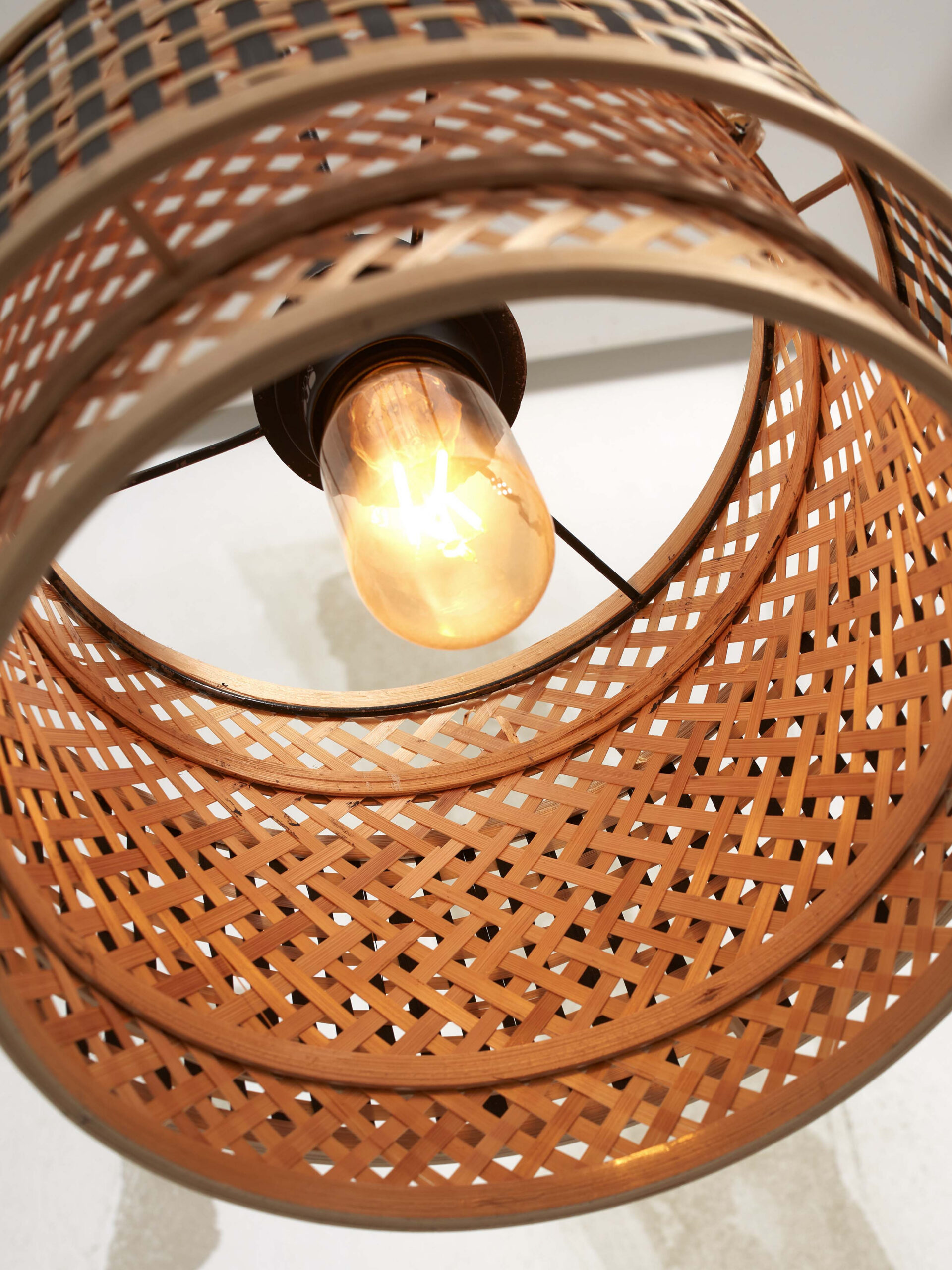 Suspension Bhutan avec abat-jour en Bambou naturel au design naturel par Good & Mojo Suspension Bhutan avec abat-jour en Bambou naturel au design naturel par Good & Mojo