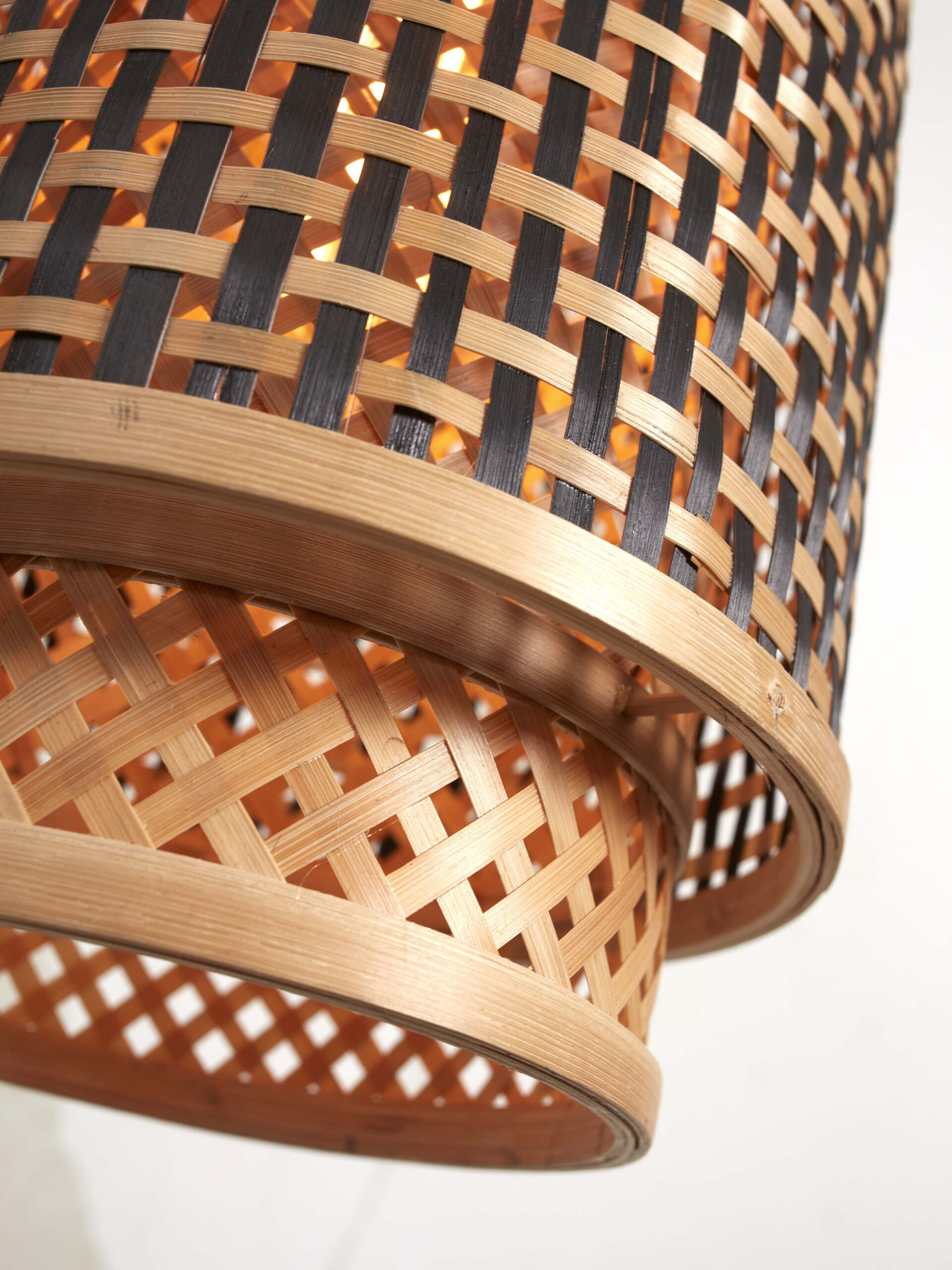 Suspension Bhutan avec abat-jour en Bambou naturel au design naturel par Good & Mojo Suspension Bhutan avec abat-jour en Bambou naturel au design naturel par Good & Mojo