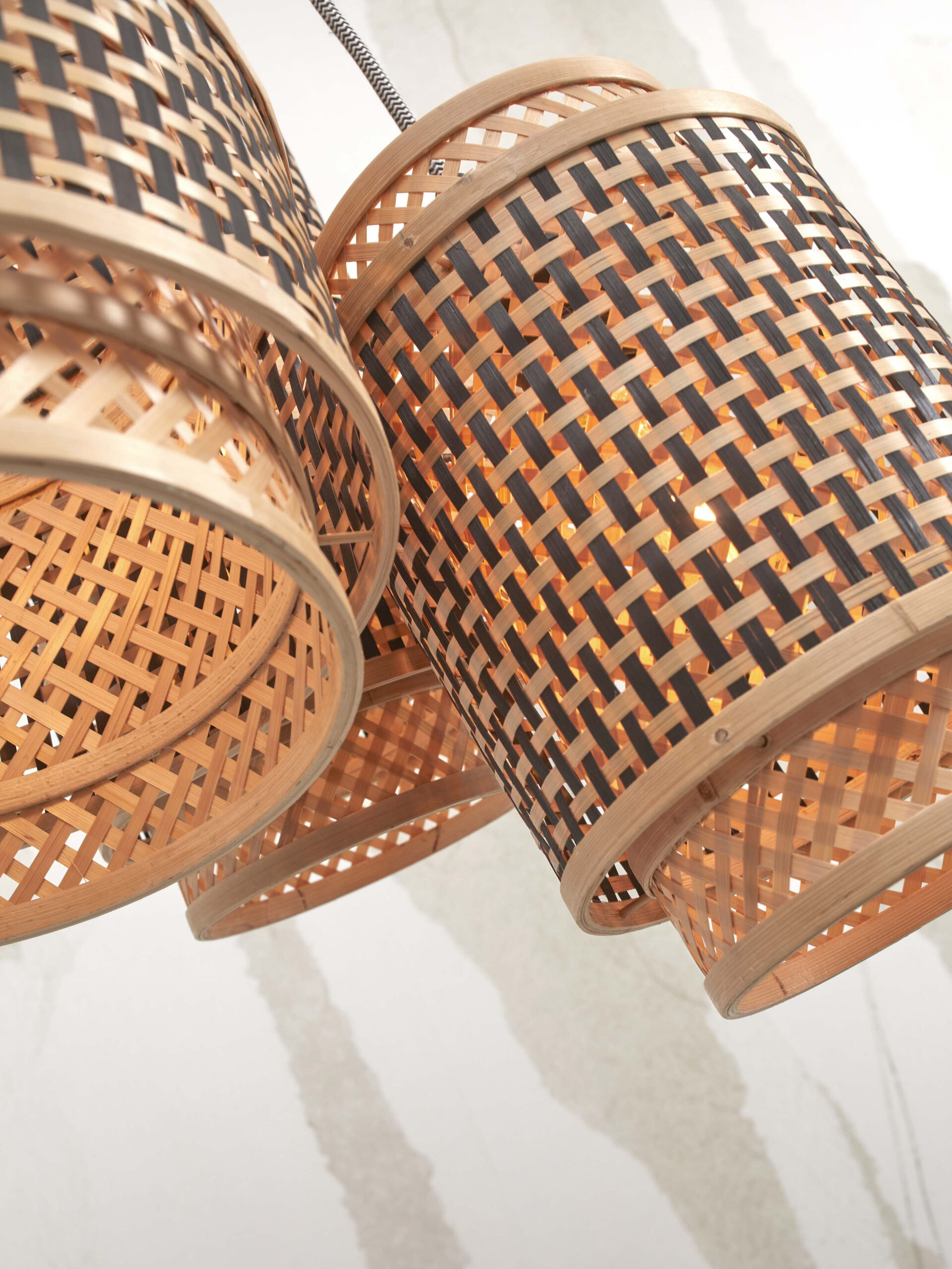 Suspension bouquet Bhutan 3 lampes avec abat-jour en Bambou naturel au design naturel par Good & Mojo Suspension bouquet Bhutan 3 lampes avec abat-jour en Bambou naturel au design naturel par Good & Mojo