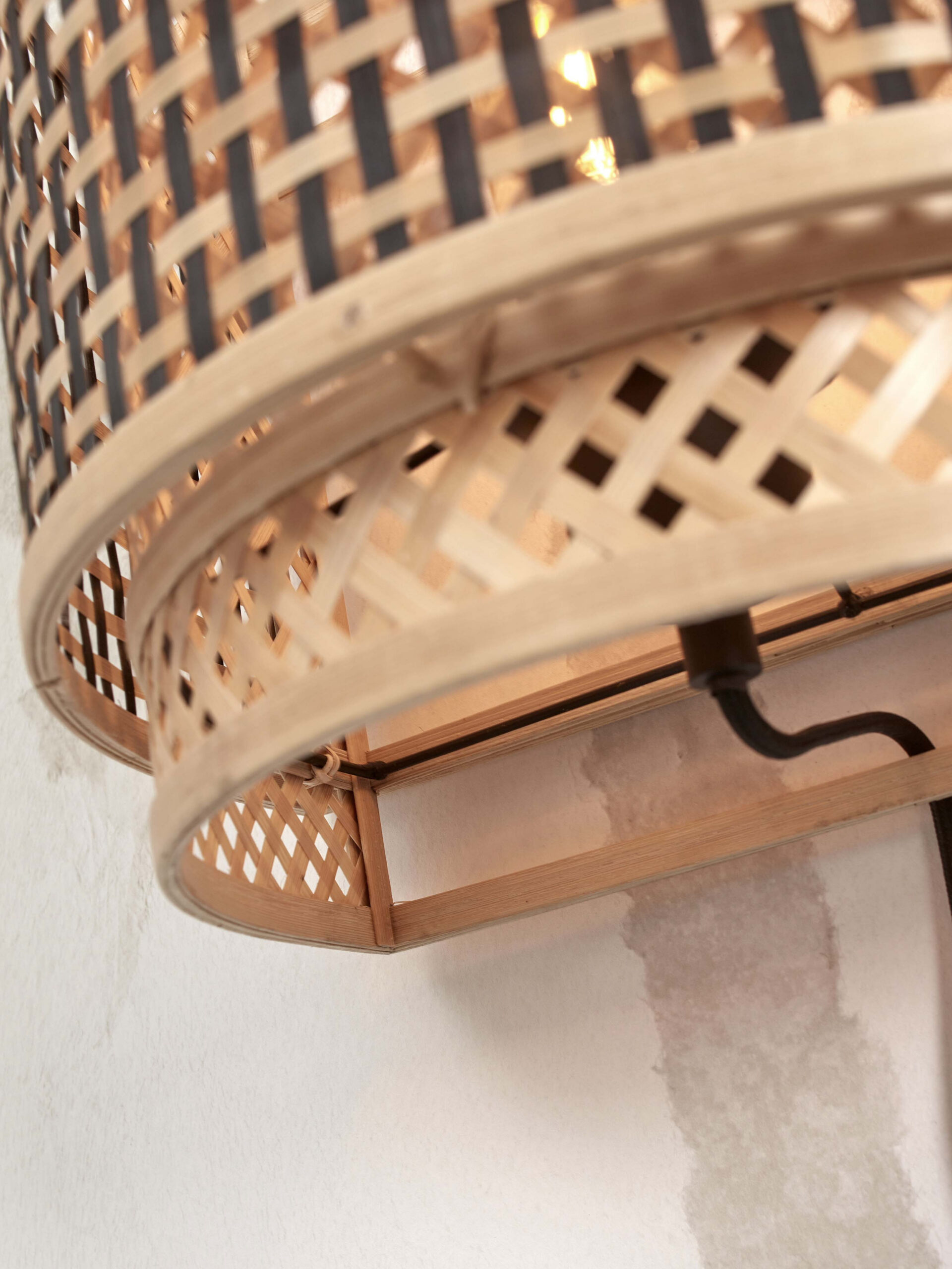 Applique Bhutan avec abat-jour en Bambou naturel au design naturel par Good & Mojo