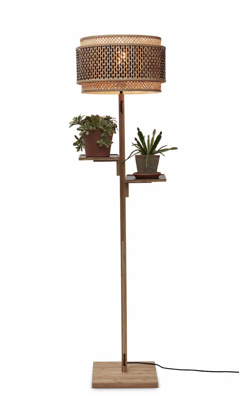Lampadaire Bhutan avec tablettes et abat-jour en Bambou naturel au design naturel par Good & Mojo