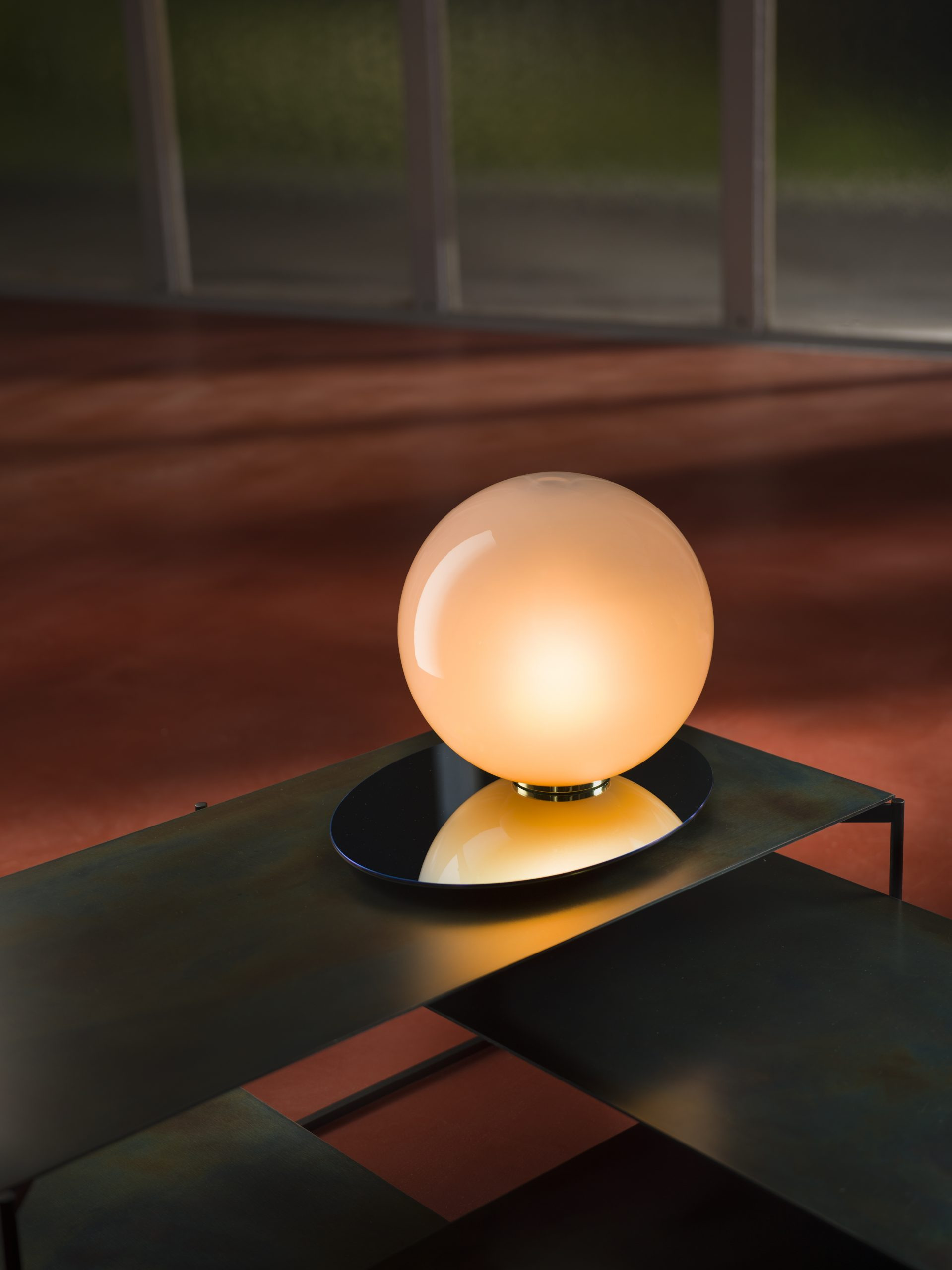 Lampe à poser Umbra par Dechem Studio x Bomma Lampe à poser Umbra par Dechem Studio x Bomma