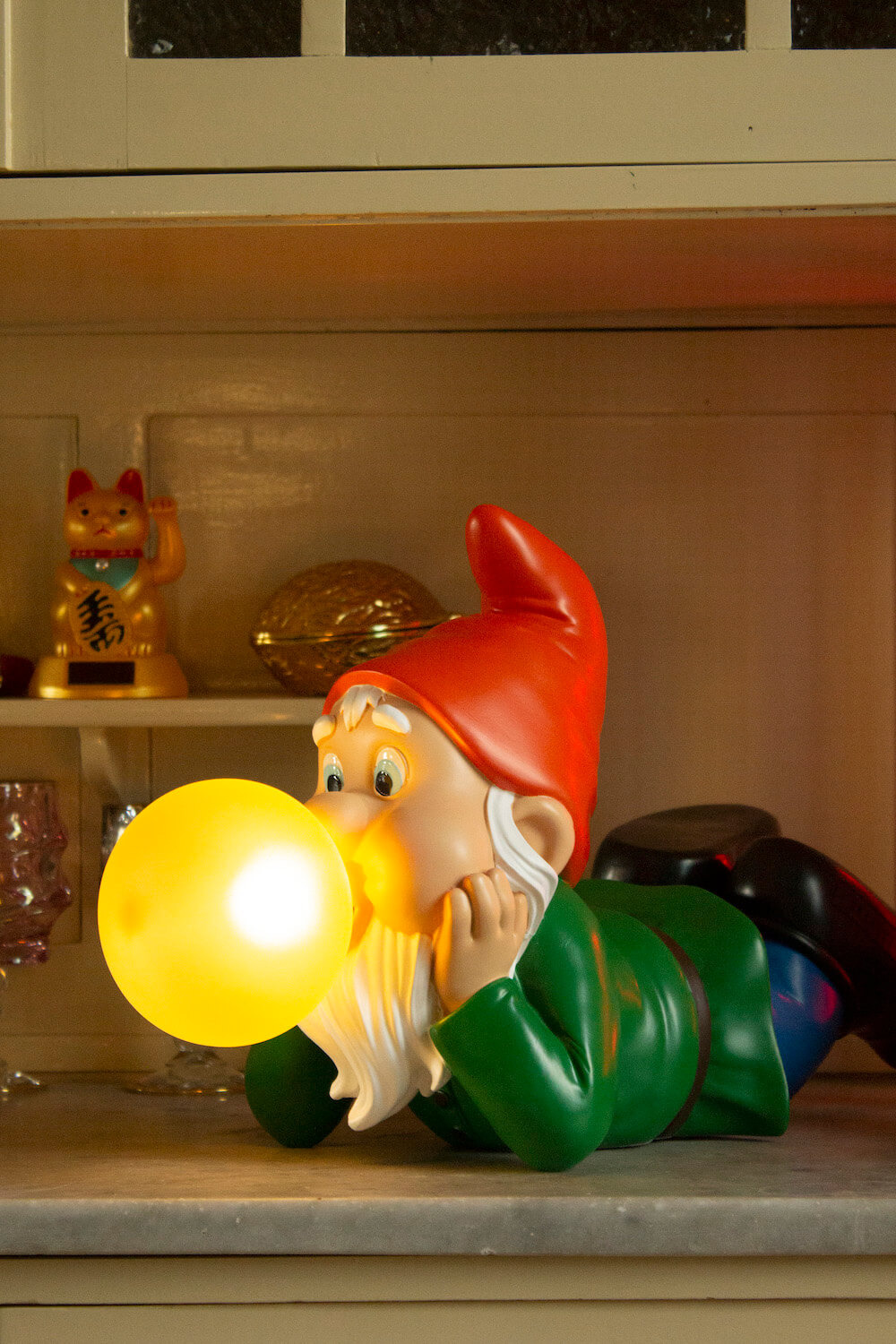 Lampe Gummy dreaming nain de jardin Seletti Lampe à poser Gummy dreaming en forme de nain de jardin en résine par UTO BALMORAL x Seletti
