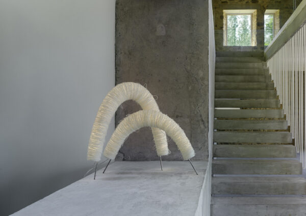 Lampe à poser Arc par Arturo Álvarez x A emotional Light