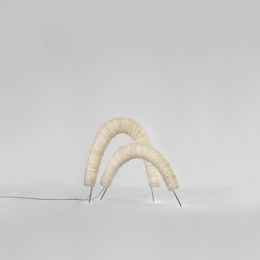 Lampe à poser Arc par Arturo Álvarez x A emotional Light