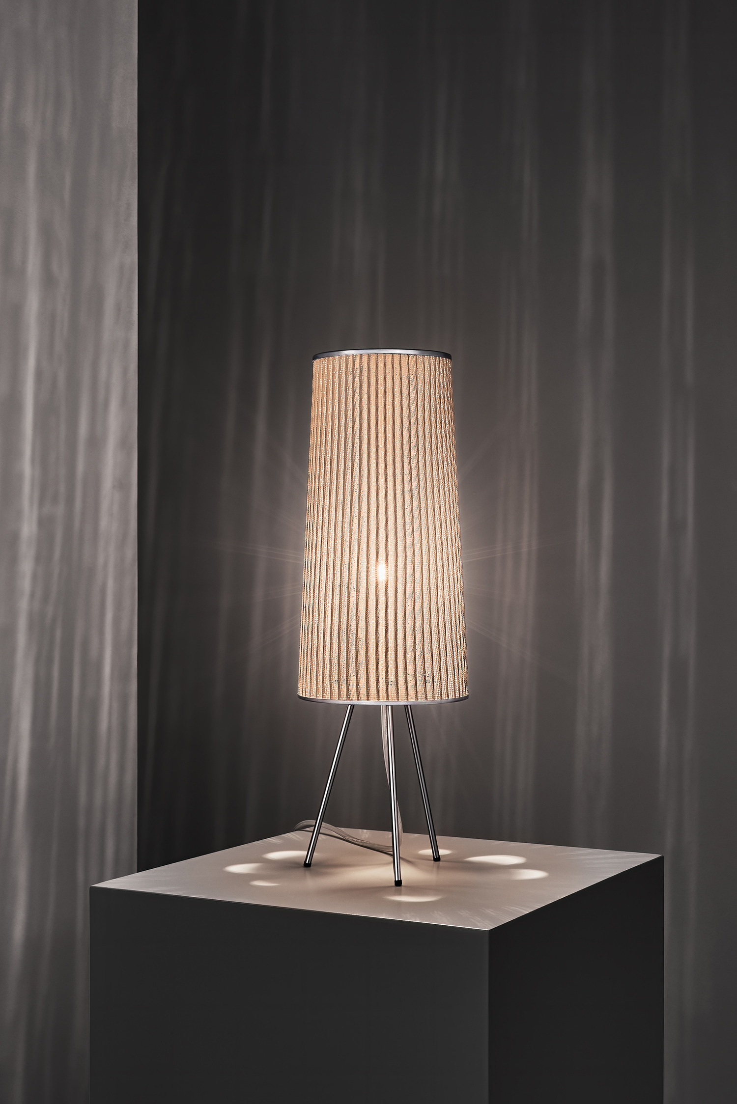 Lampe à poser Ura Small par Arturo Álvarez x A-emotional Light