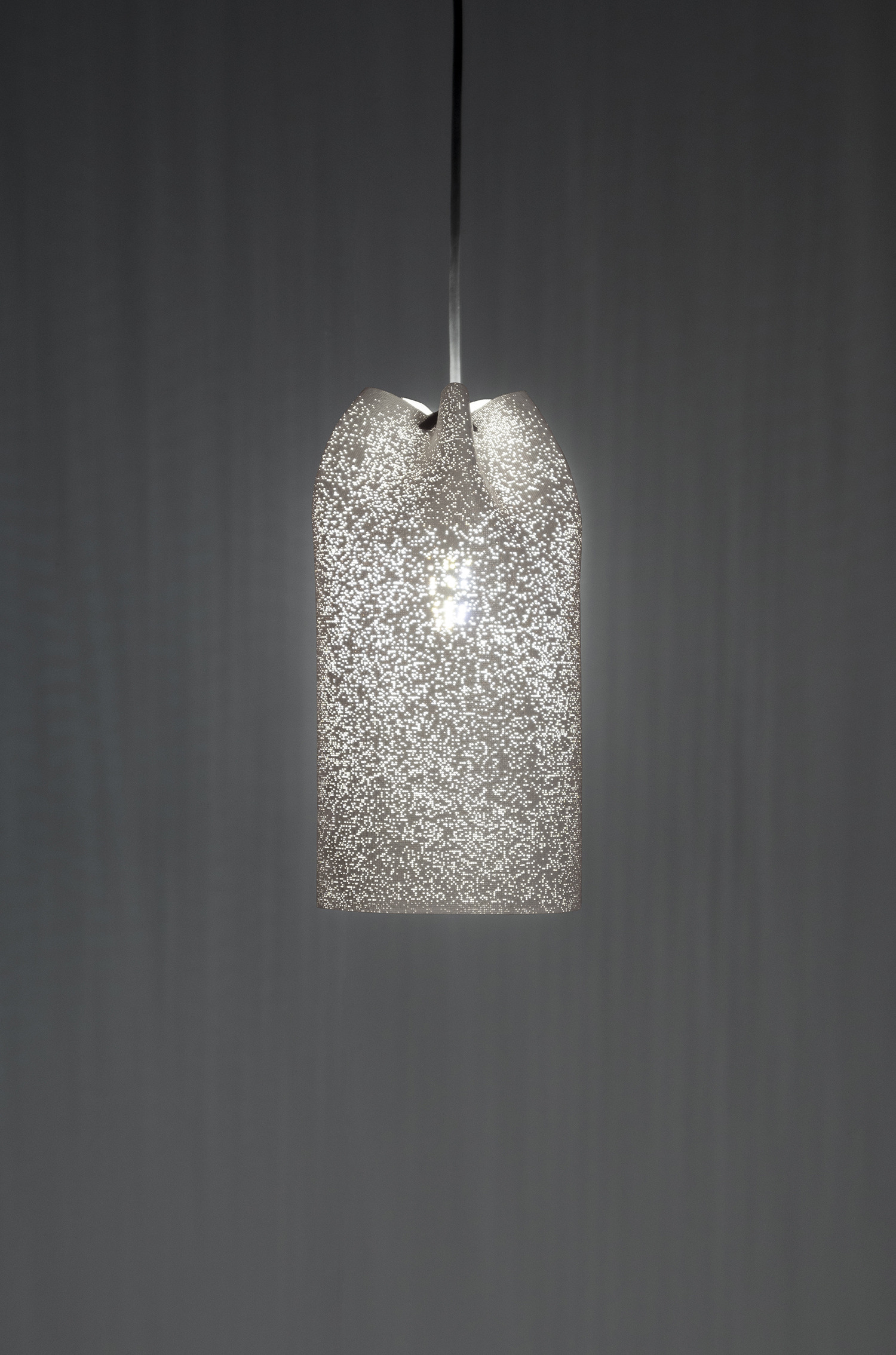 Suspension Agasallo par Héctor Serrano x a-emotional Light Suspension Agasallo par Héctor Serrano x a-emotional Light
