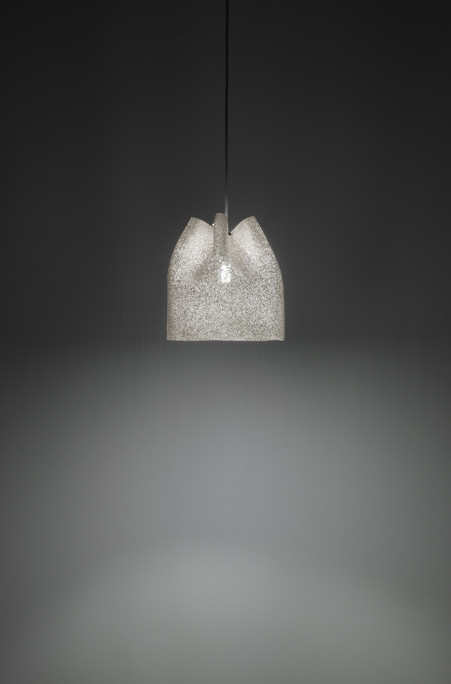 Suspension Agasallo par Héctor Serrano x a-emotional Light Suspension Agasallo par Héctor Serrano x a-emotional Light