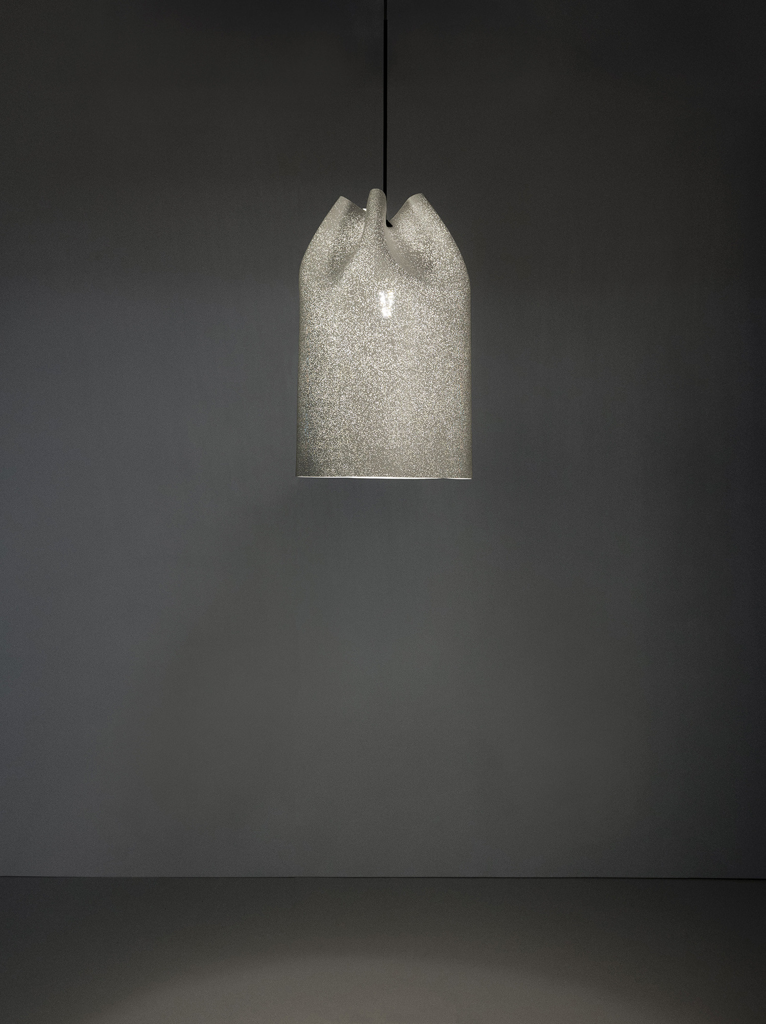 Suspension Agasallo par Héctor Serrano x a-emotional Light Suspension Agasallo par Héctor Serrano x a-emotional Light
